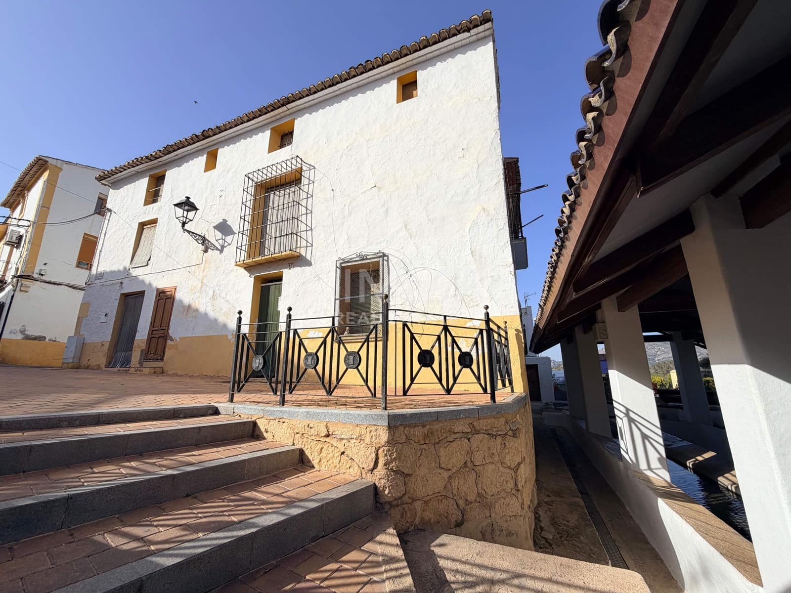 Casa de 8 habitaciones en La Nucia en venta - 325.000 € (Ref: 9759134)