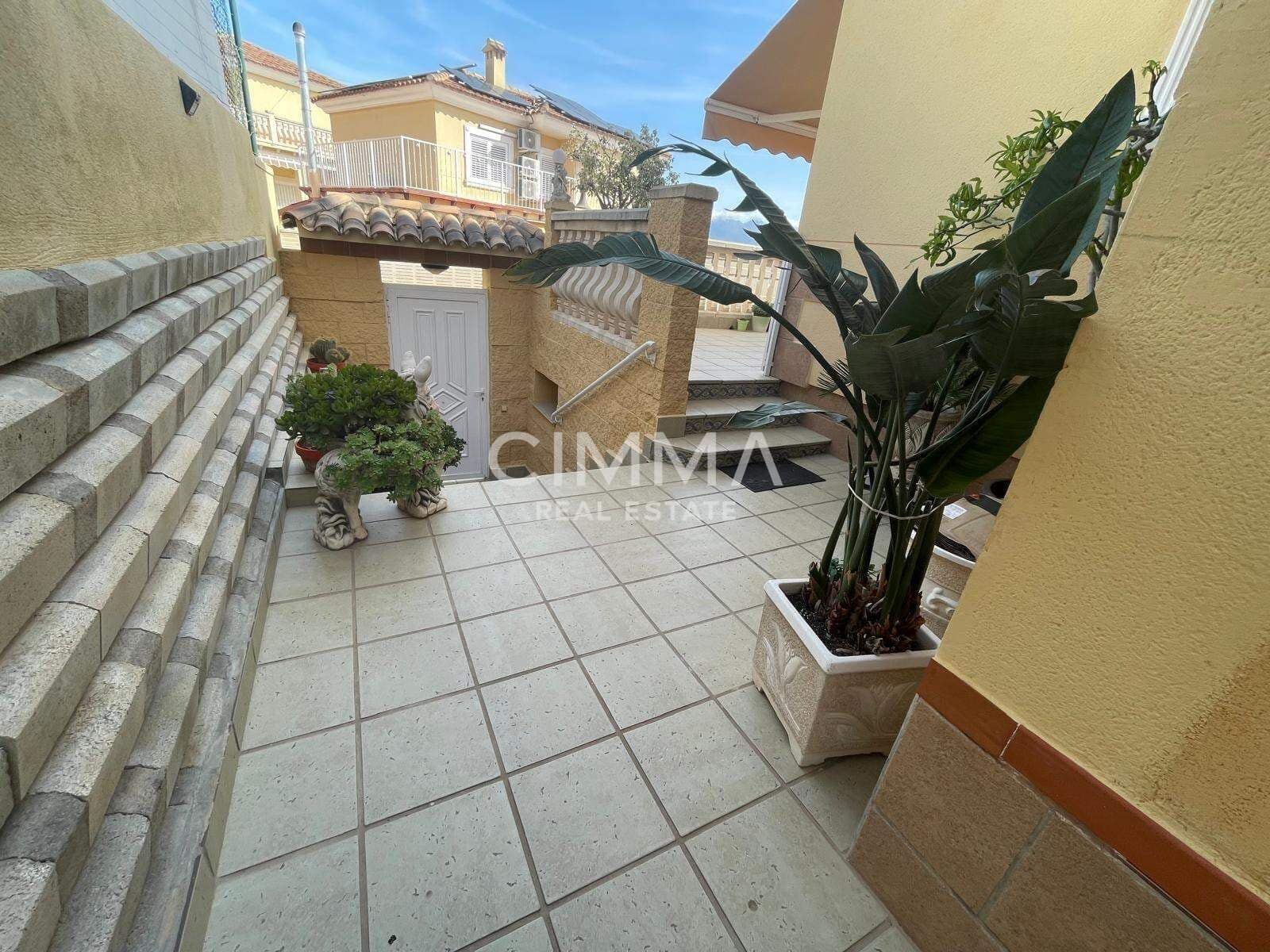 4 makuuhuone Huvila myytävänä paikassa Barranco Hondo mukana uima-altaan 
autotalli - 550 000 € (Ref: 9797300)