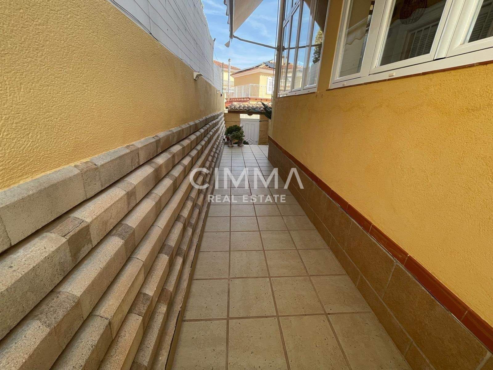 4 makuuhuone Huvila myytävänä paikassa Barranco Hondo mukana uima-altaan 
autotalli - 550 000 € (Ref: 9797300)