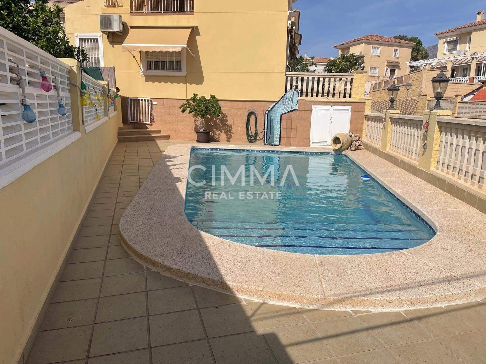 4 makuuhuone Huvila myytävänä paikassa Barranco Hondo mukana uima-altaan 
autotalli - 550 000 € (Ref: 9797300)