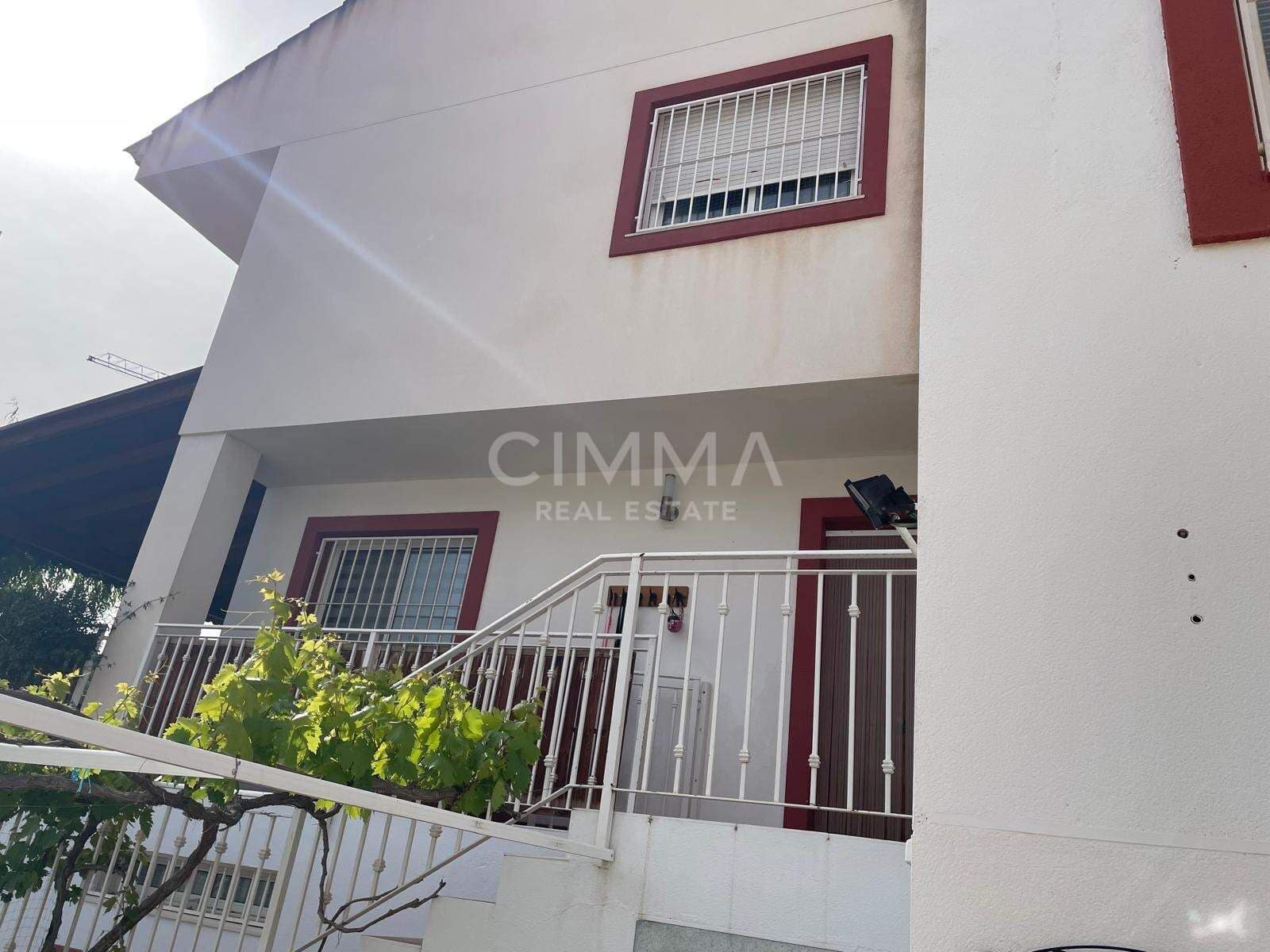 Pareado de 4 habitaciones en La Nucia en venta - 375.000 € (Ref: 9799448)