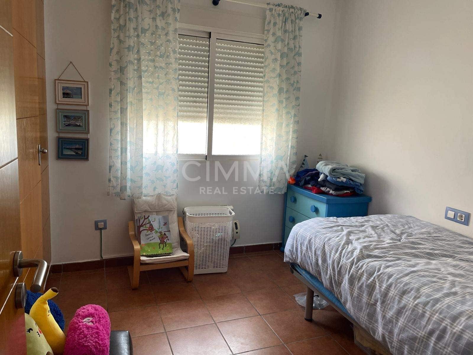 Pareado de 4 habitaciones en La Nucia en venta - 375.000 € (Ref: 9799448)