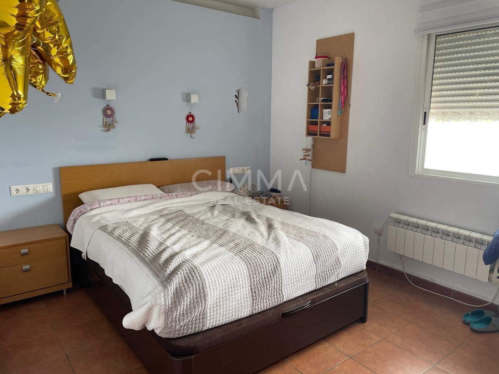 Pareado de 4 habitaciones en La Nucia en venta - 375.000 € (Ref: 9799448)