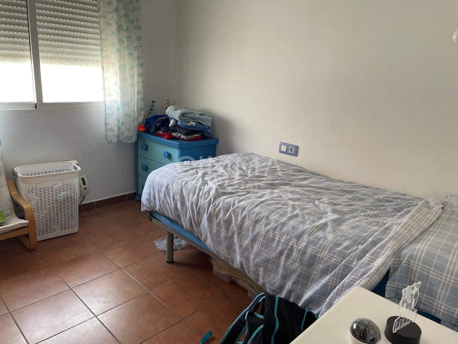 Pareado de 4 habitaciones en La Nucia en venta - 375.000 € (Ref: 9799448)
