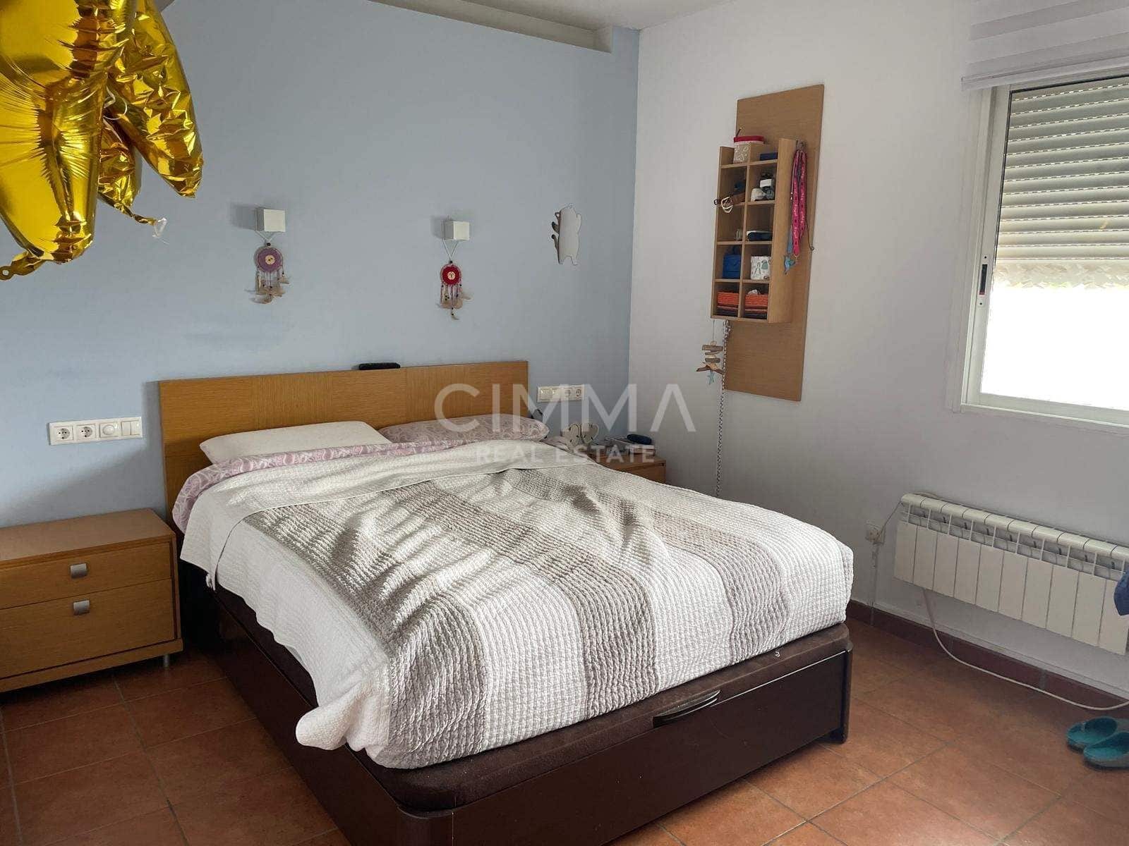 Pareado de 4 habitaciones en La Nucia en venta - 375.000 € (Ref: 9799448)