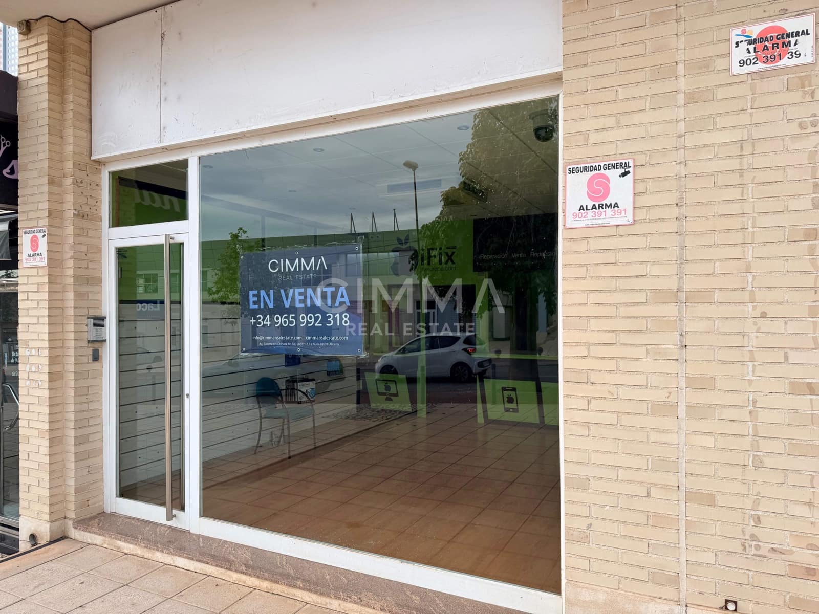 Kaupallinen vuokrattavana paikassa La Nucia mukana 
autotalli - 1 400 € (Ref: 9812287)