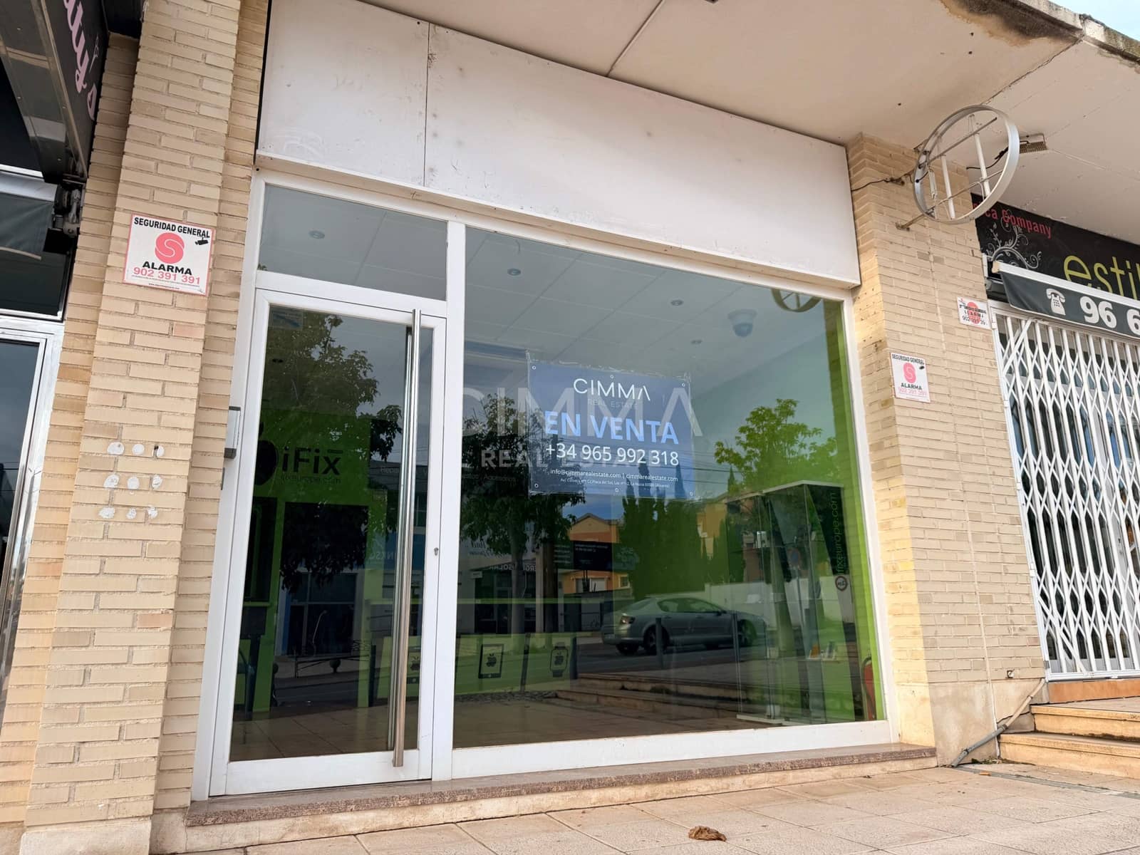 Kaupallinen vuokrattavana paikassa La Nucia mukana 
autotalli - 1 400 € (Ref: 9812287)