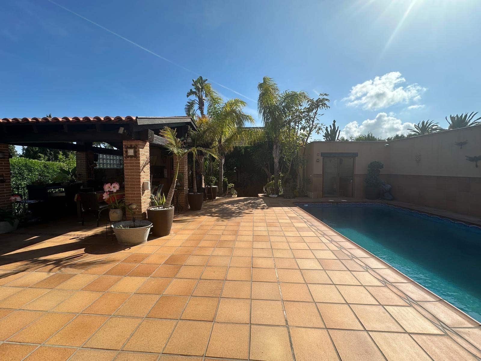 5 soveværelse Villa til salg i La Nucia med swimmingpool garage - € 975.000 (Ref: 9818036)