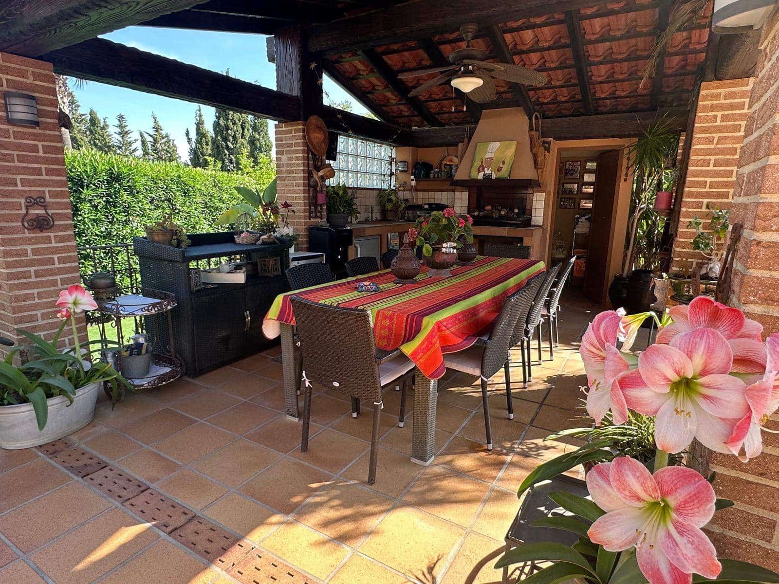 5 soveværelse Villa til salg i La Nucia med swimmingpool garage - € 975.000 (Ref: 9818036)