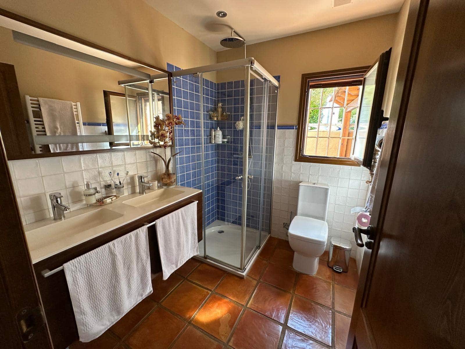 5 soveværelse Villa til salg i La Nucia med swimmingpool garage - € 975.000 (Ref: 9818036)