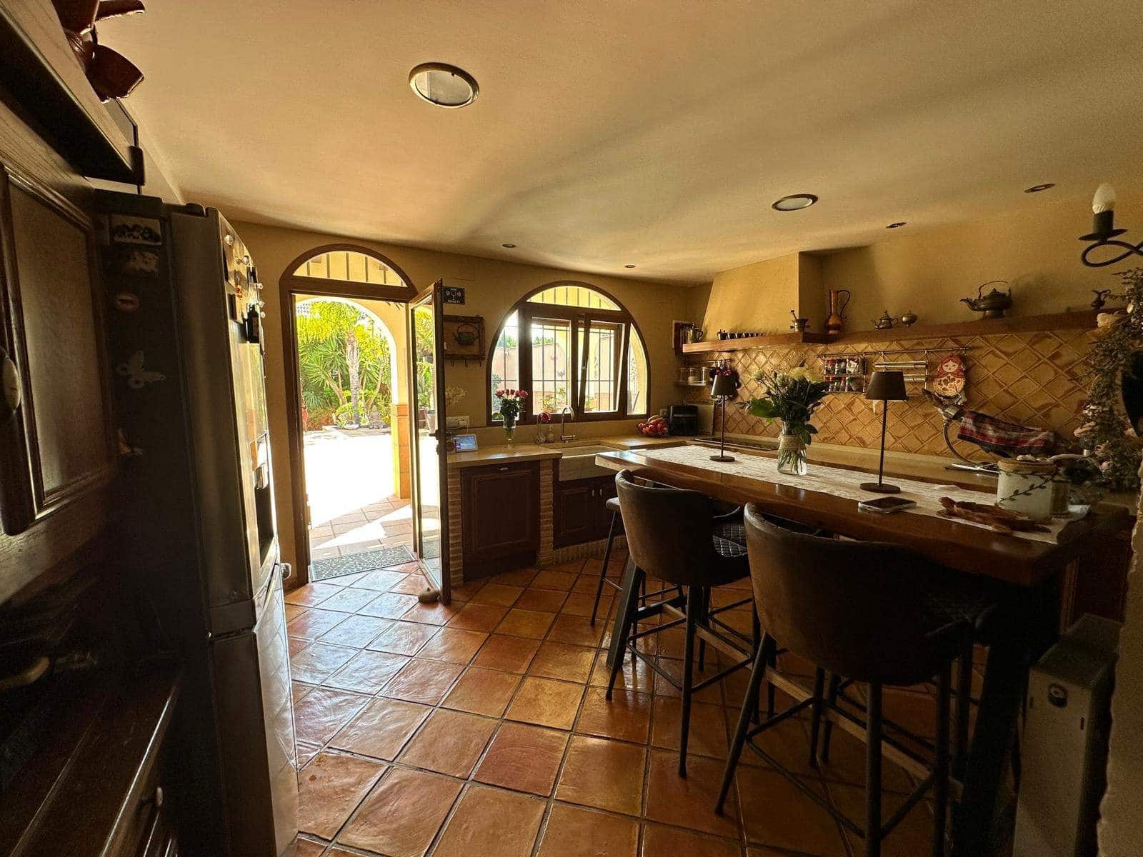 5 soveværelse Villa til salg i La Nucia med swimmingpool garage - € 975.000 (Ref: 9818036)