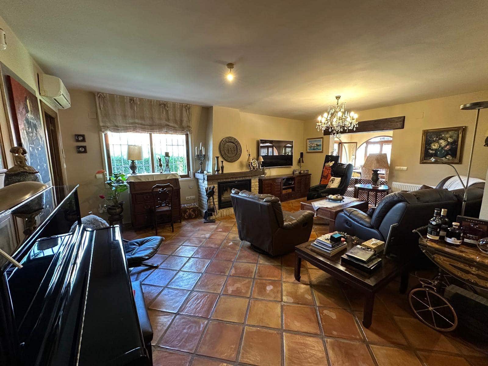5 soveværelse Villa til salg i La Nucia med swimmingpool garage - € 975.000 (Ref: 9818036)