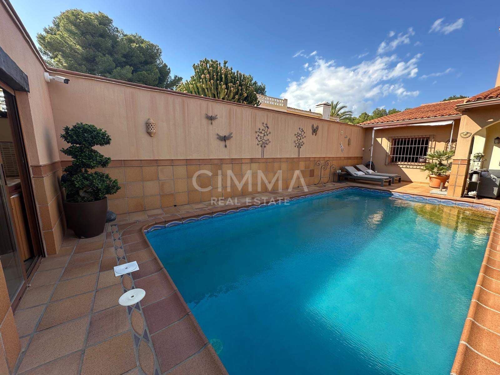 5 soveværelse Villa til salg i La Nucia med swimmingpool garage - € 975.000 (Ref: 9818036)