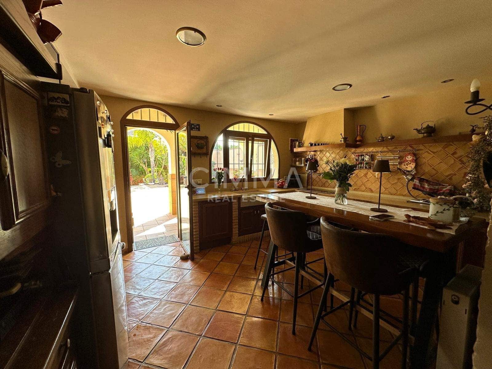5 soveværelse Villa til salg i La Nucia med swimmingpool garage - € 975.000 (Ref: 9818036)