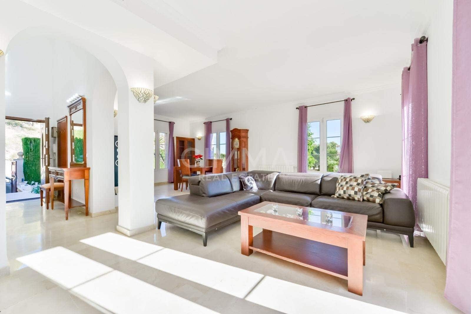 4 Zimmer Villa zu verkaufen in Finestrat mit Pool Garage - 950.000 € (Ref: 9822755)