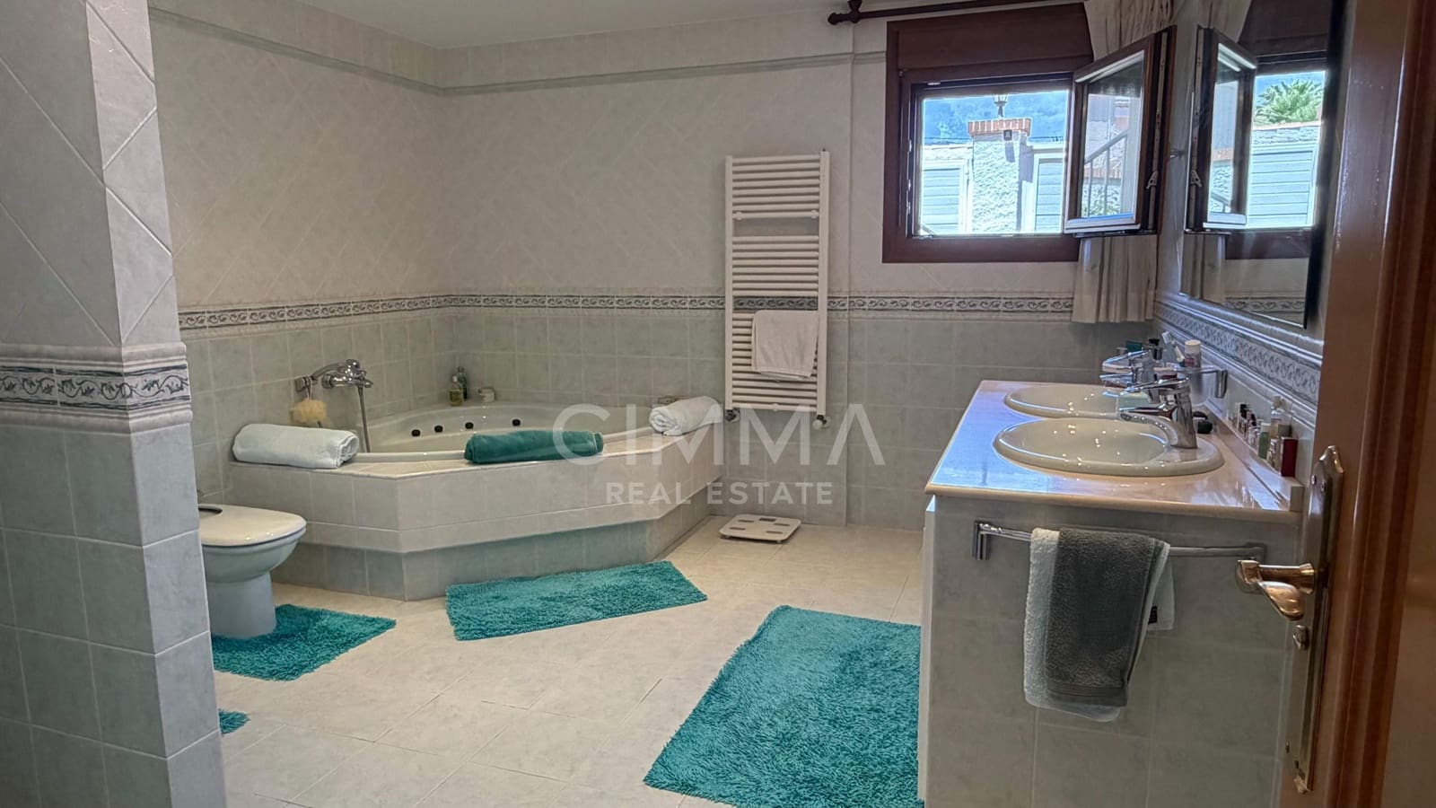 5 bedroom Villa for sale in Benidorm with pool - € 1,400,000 (Ref: 9836544)