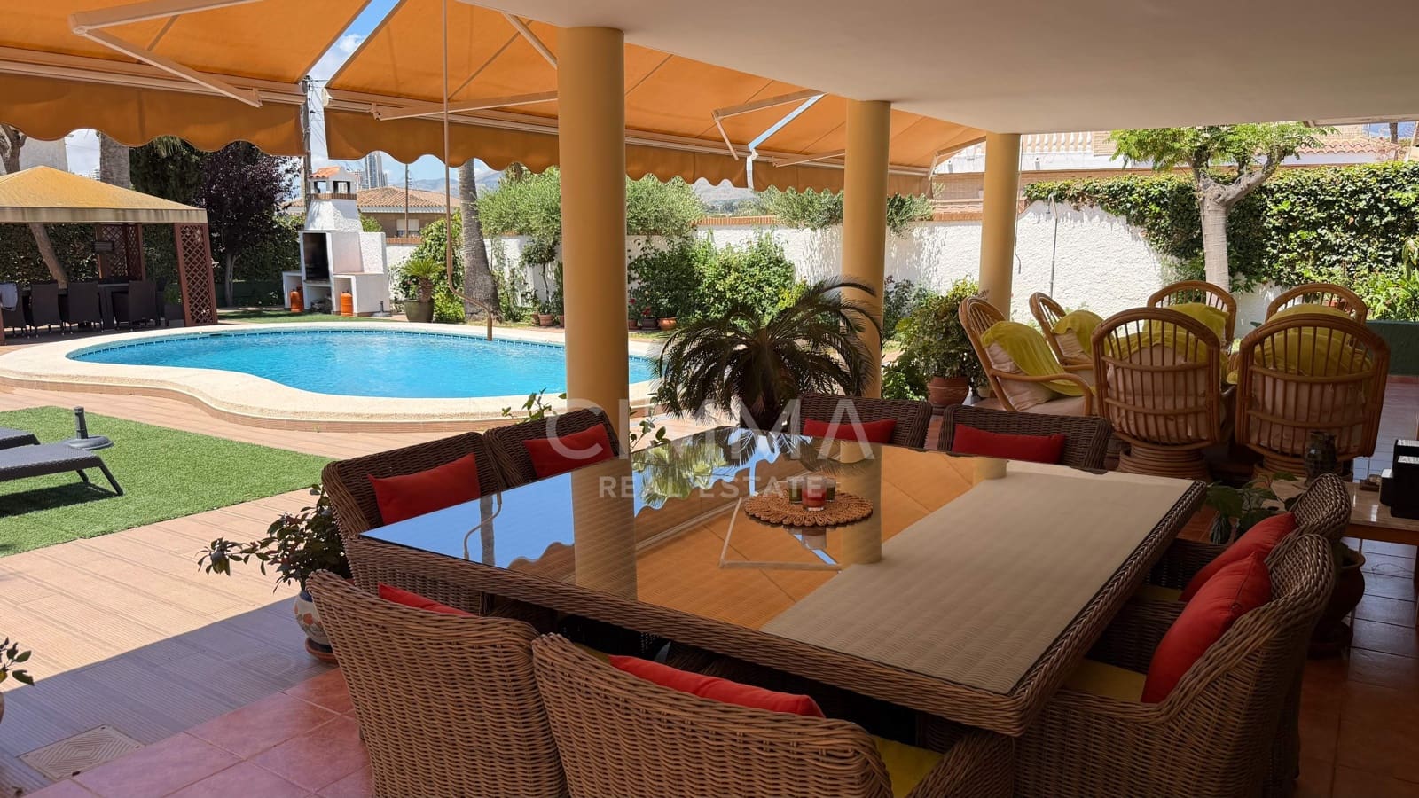 5 bedroom Villa for sale in Benidorm with pool - € 1,400,000 (Ref: 9836544)