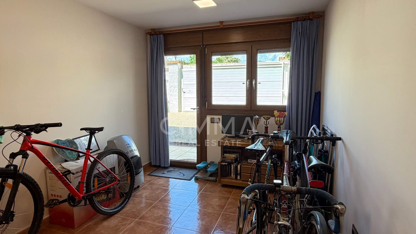 5 bedroom Villa for sale in Benidorm with pool - € 1,400,000 (Ref: 9836544)