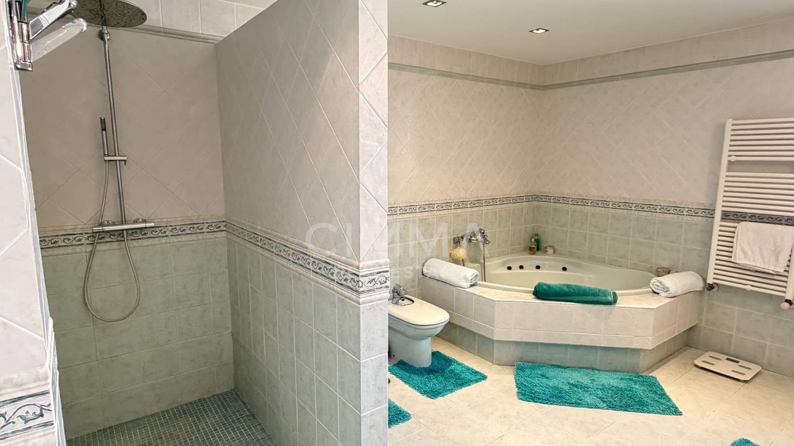 5 bedroom Villa for sale in Benidorm with pool - € 1,400,000 (Ref: 9836544)