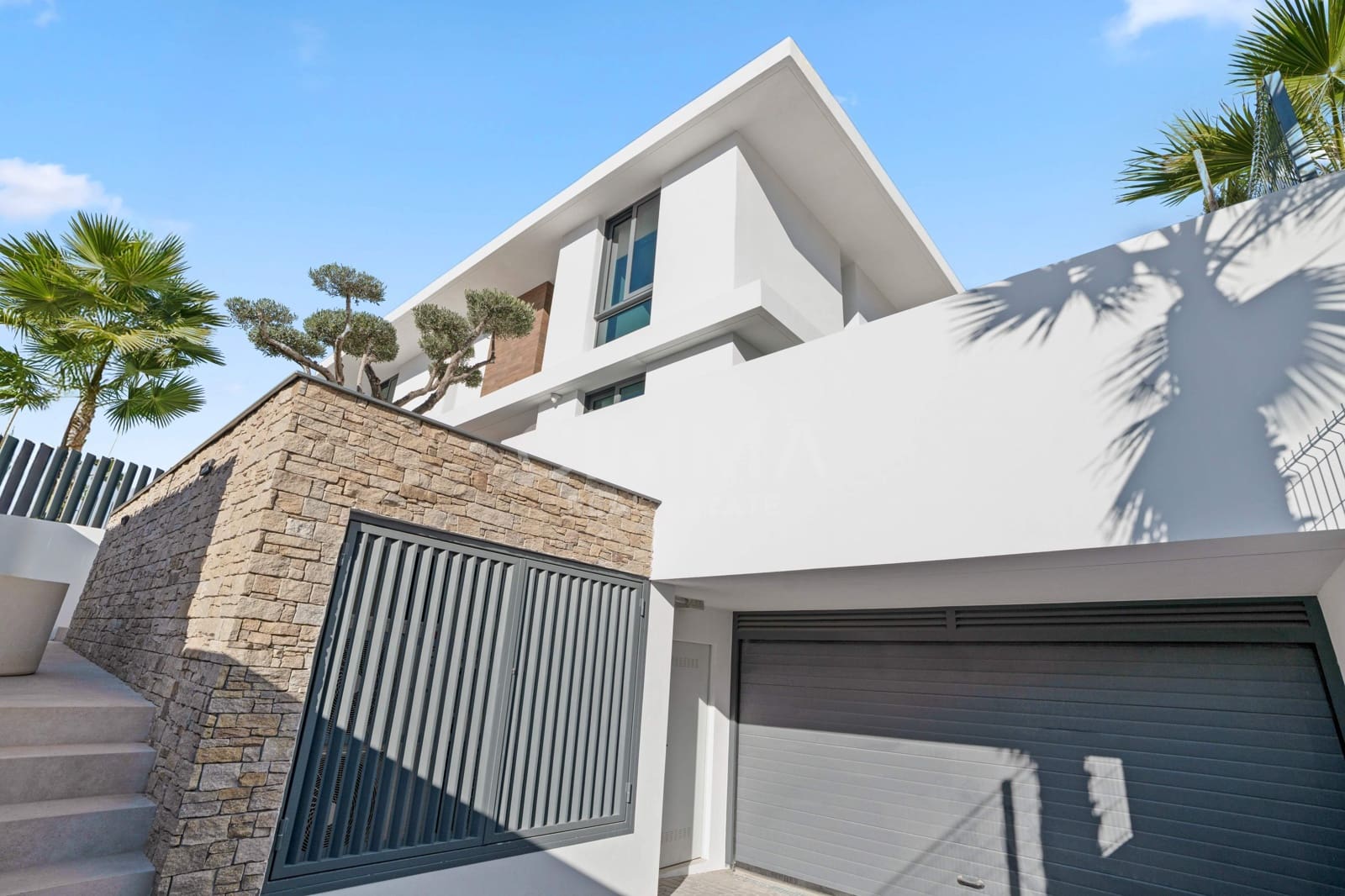 4 bedroom Villa for sale in Benidorm with pool garage - € 2,149,226 (Ref: 9836545)