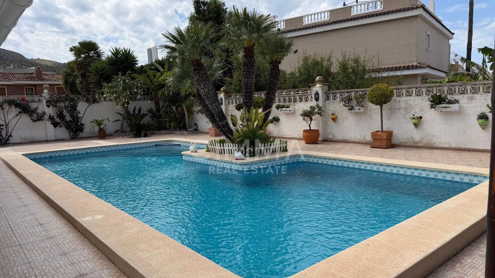 6 bedroom Villa for sale in Benidorm with pool garage - € 745,000 (Ref: 9836546)