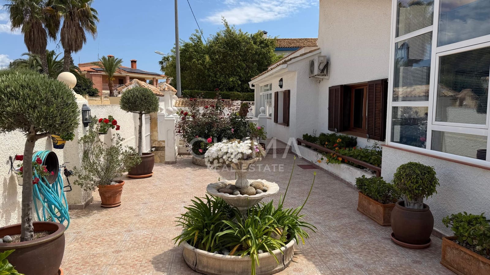 6 bedroom Villa for sale in Benidorm with pool garage - € 745,000 (Ref: 9836546)