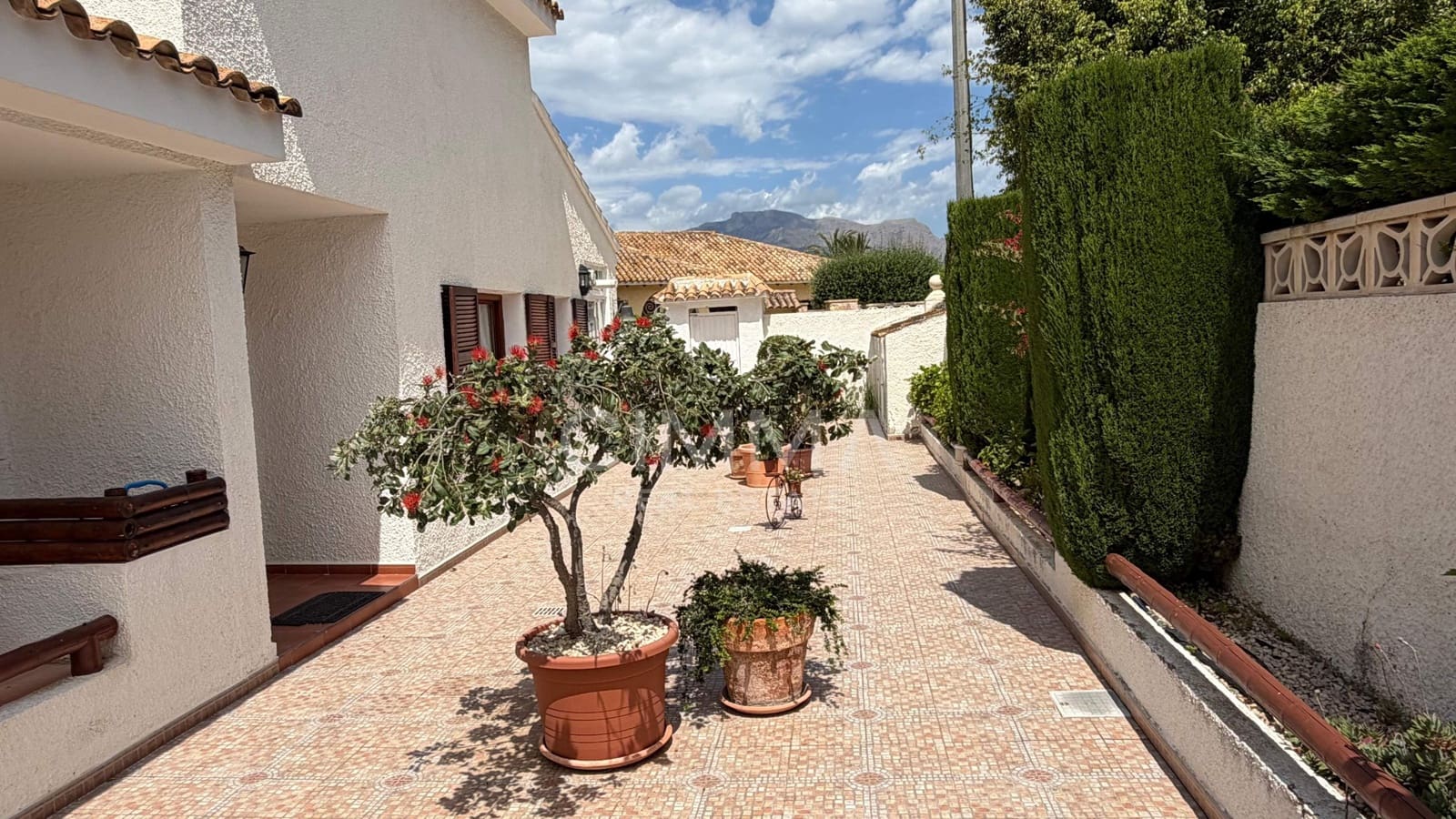 6 bedroom Villa for sale in Benidorm with pool garage - € 745,000 (Ref: 9836546)