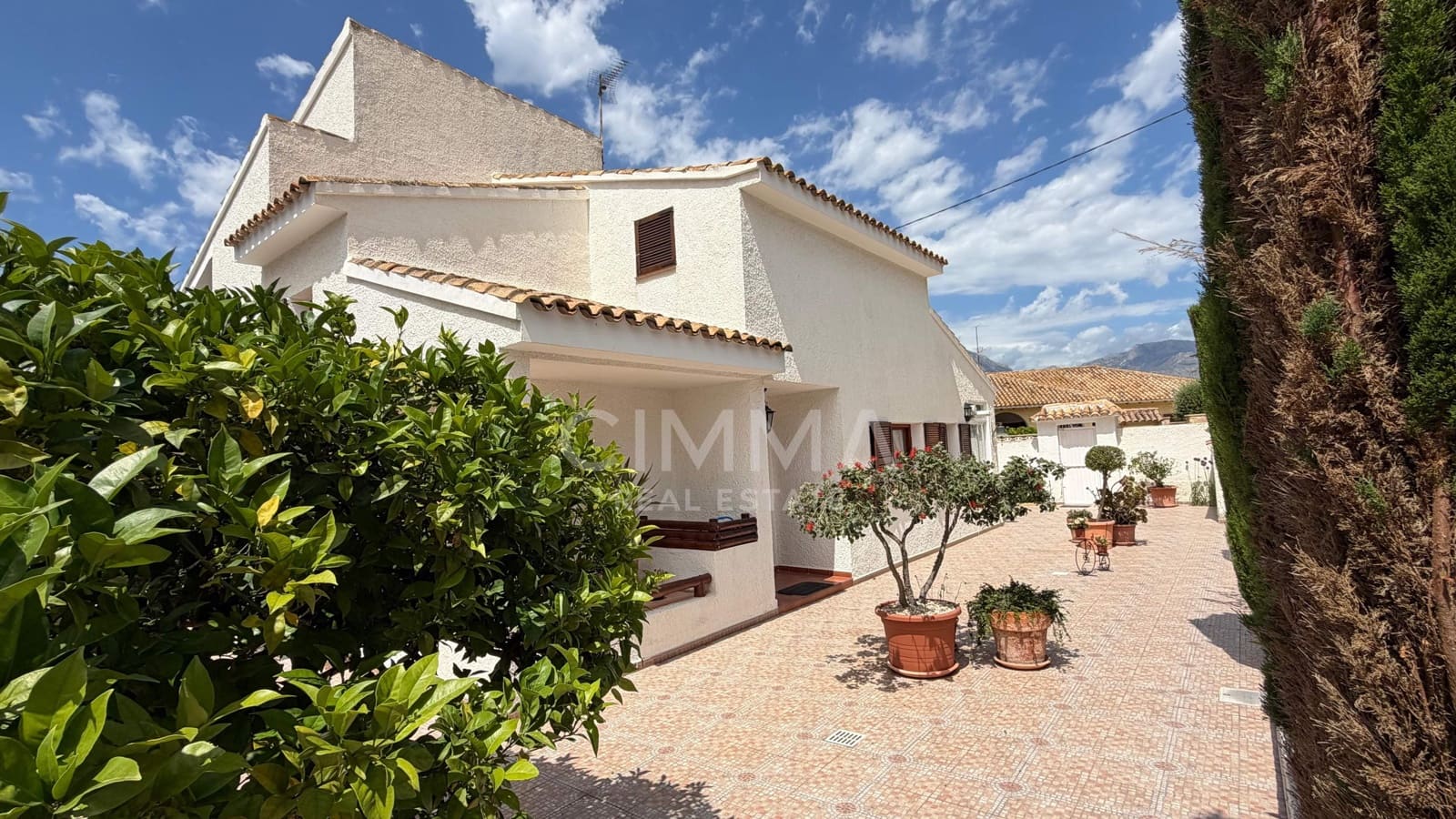 6 bedroom Villa for sale in Benidorm with pool garage - € 745,000 (Ref: 9836546)