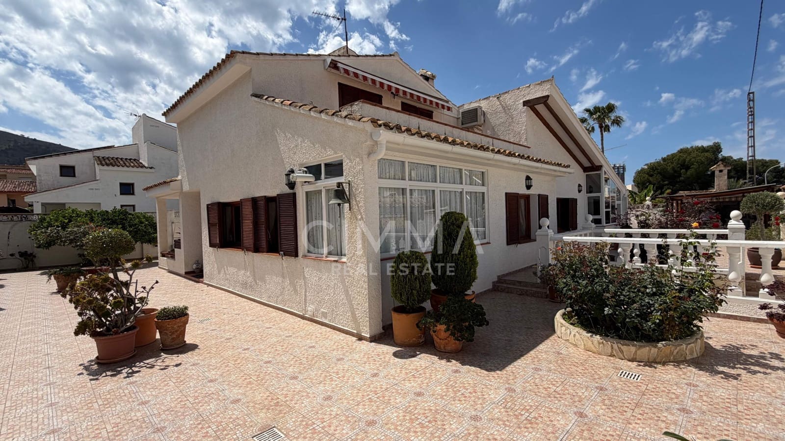 6 bedroom Villa for sale in Benidorm with pool garage - € 745,000 (Ref: 9836546)