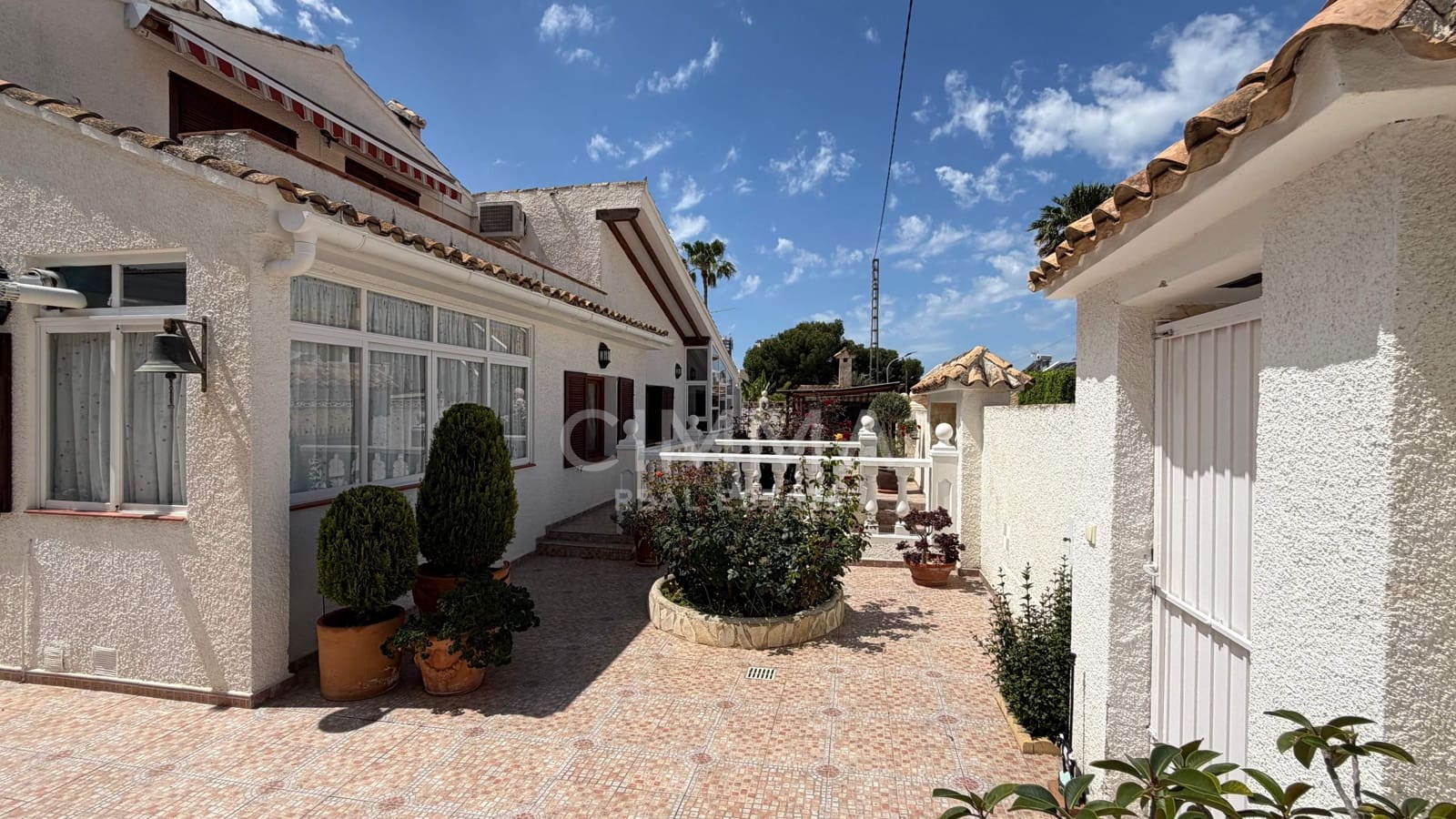 6 bedroom Villa for sale in Benidorm with pool garage - € 745,000 (Ref: 9836546)