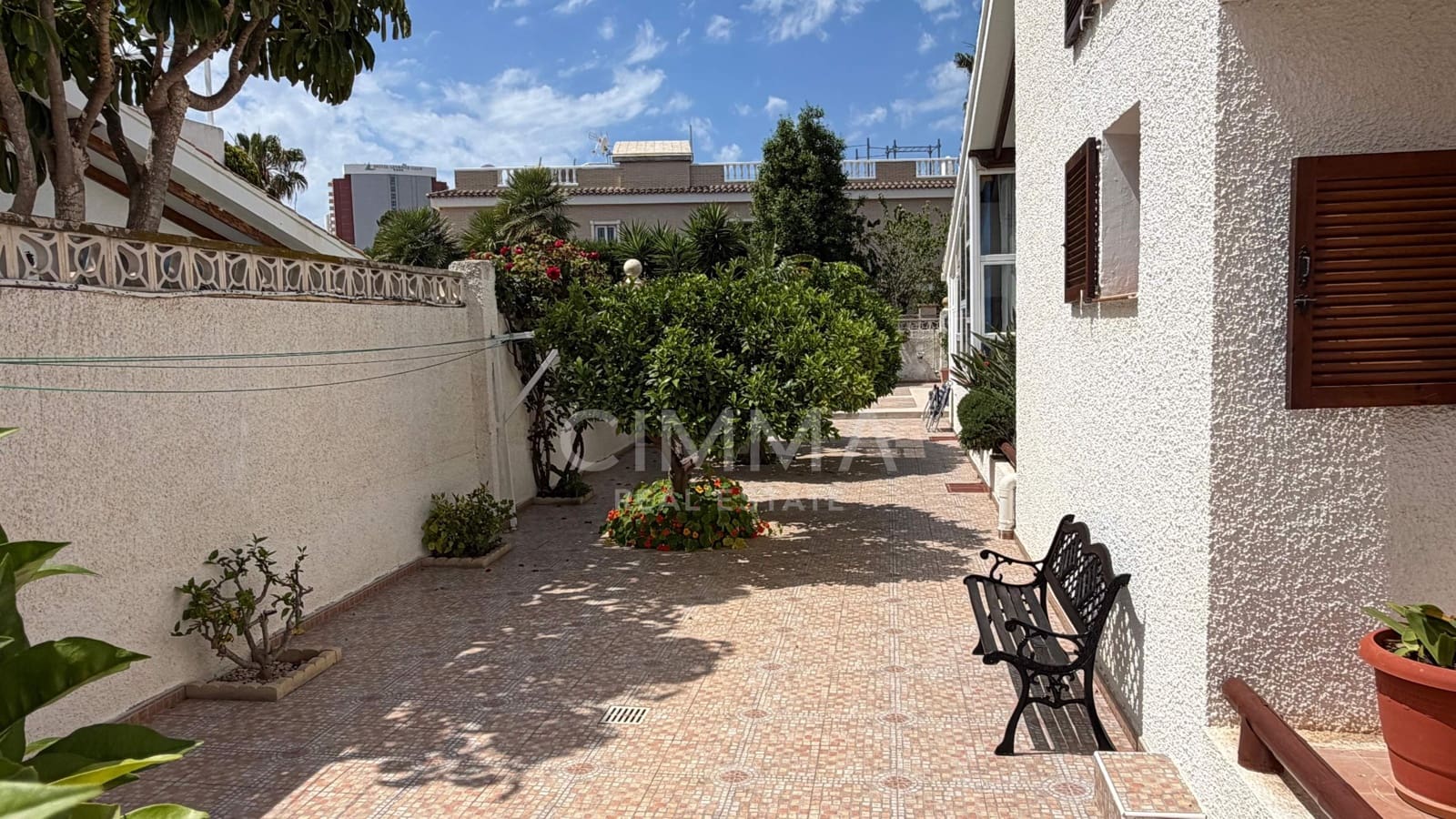 6 bedroom Villa for sale in Benidorm with pool garage - € 745,000 (Ref: 9836546)