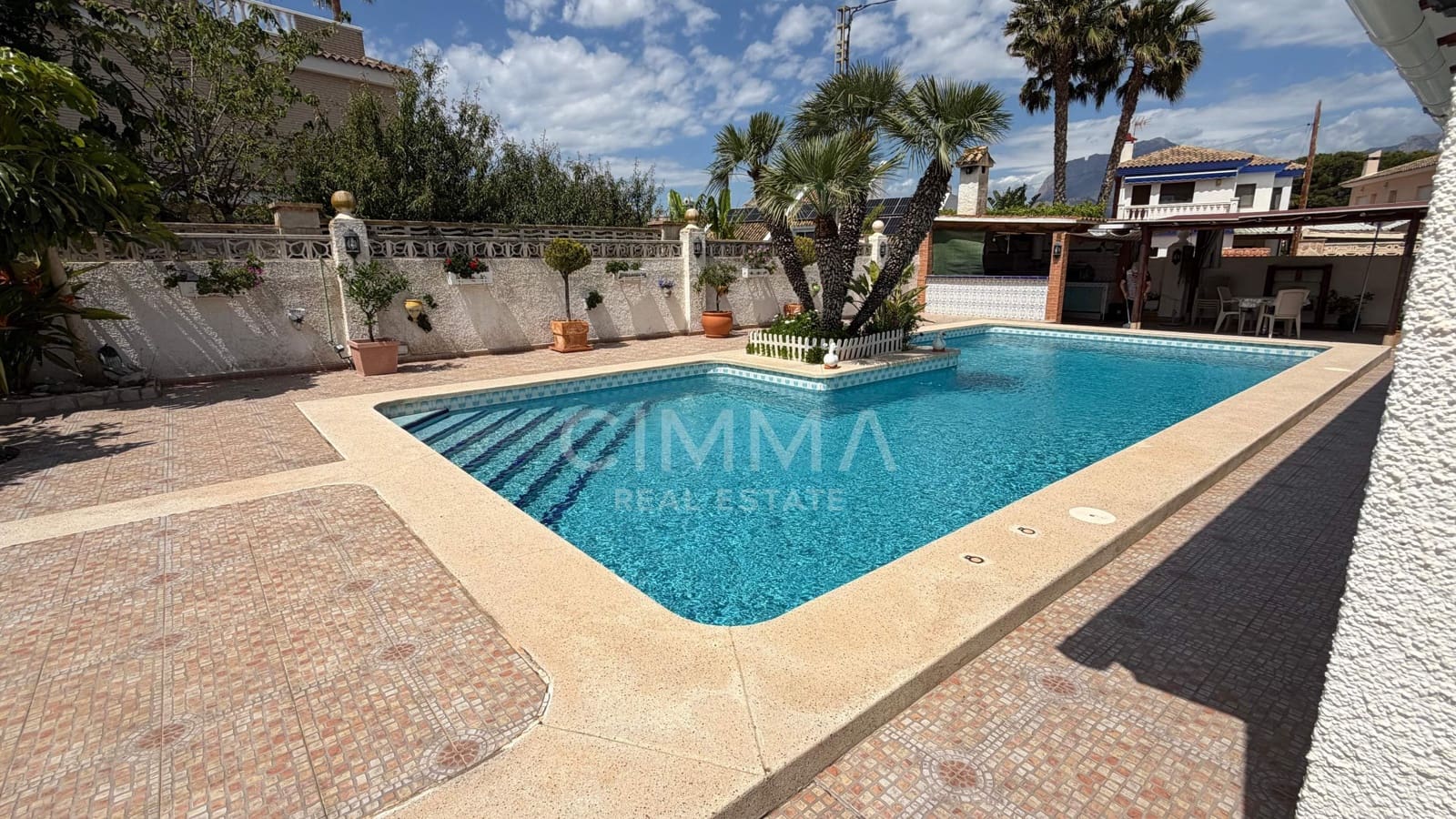 6 bedroom Villa for sale in Benidorm with pool garage - € 745,000 (Ref: 9836546)