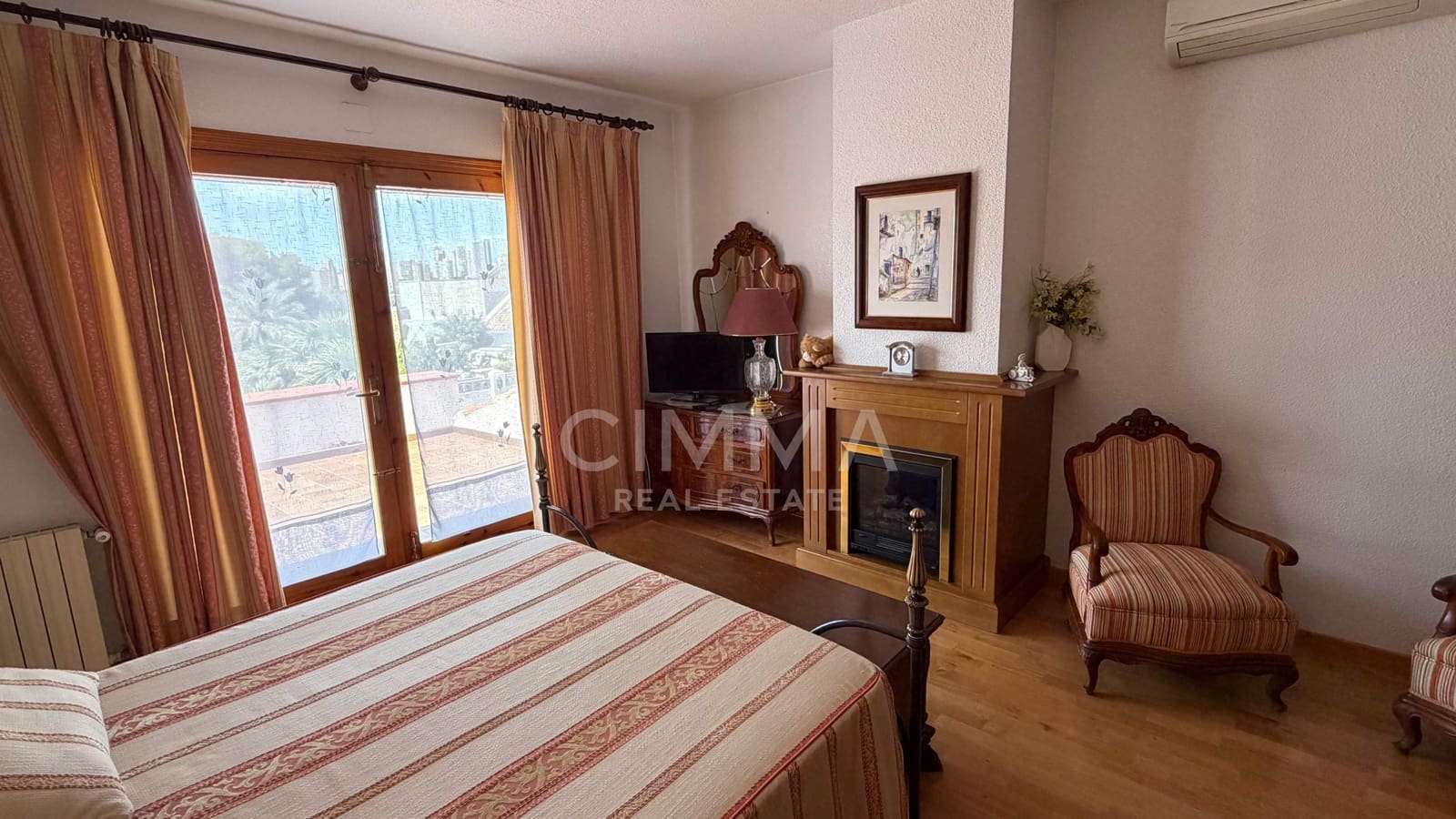 6 bedroom Villa for sale in Benidorm with pool garage - € 745,000 (Ref: 9836546)