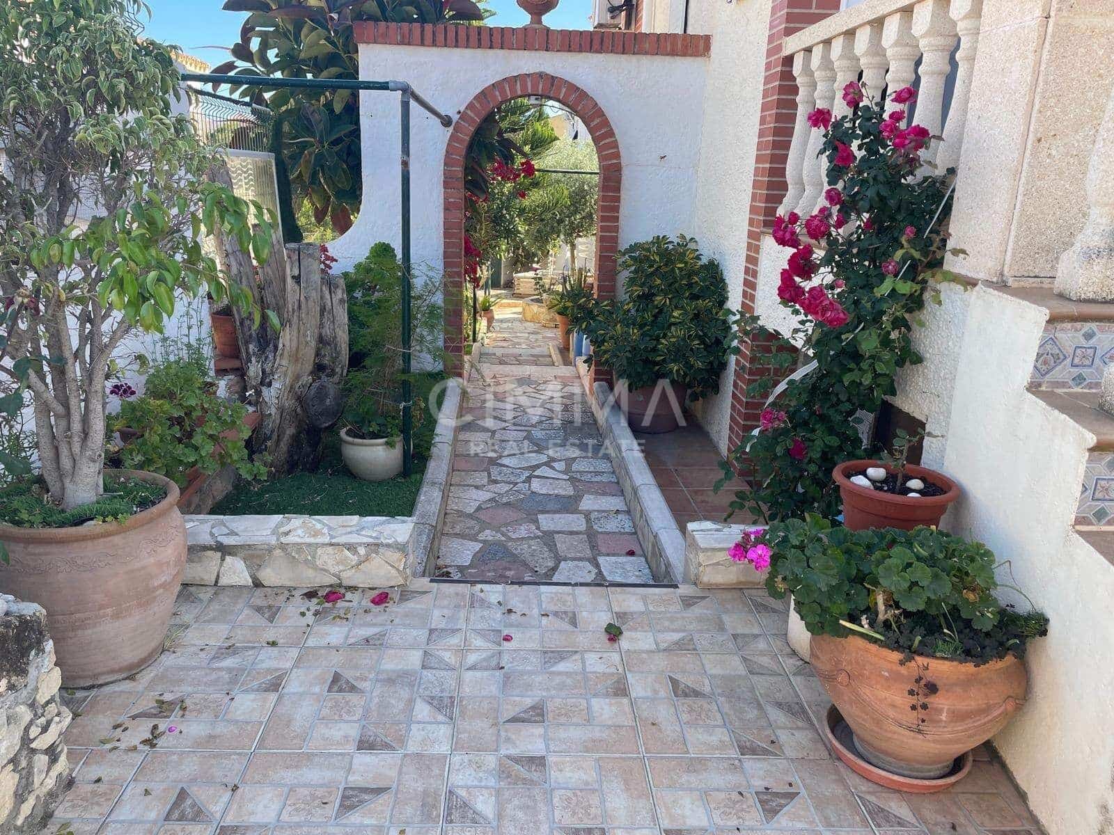 3 slaapkamer Villa te koop in La Nucia met garage - € 420.000 (Ref: 9836548)