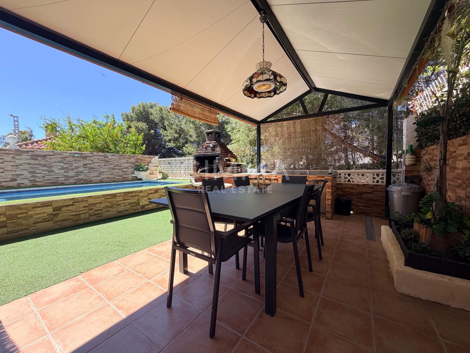 4 bedroom Villa for rent in La Nucia with pool garage - € 1,800 (Ref: 9839505)