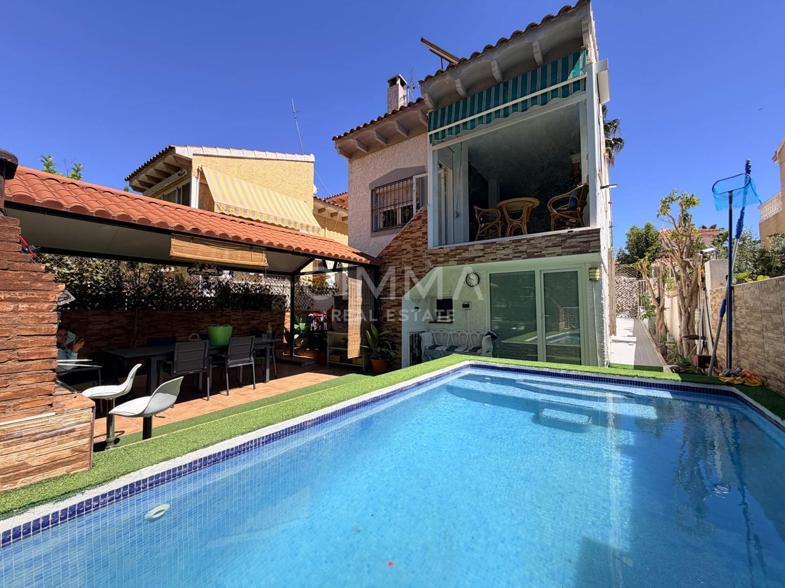 4 bedroom Villa for rent in La Nucia with pool garage - € 1,800 (Ref: 9839505)