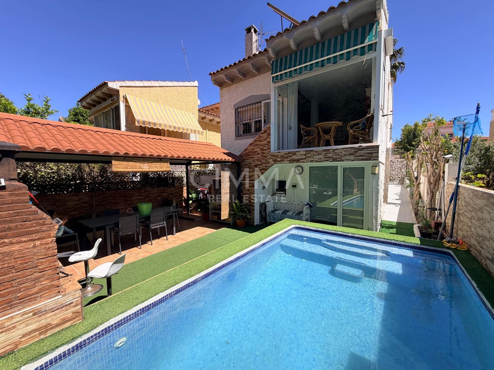 4 bedroom Villa for rent in La Nucia with pool garage - € 1,800 (Ref: 9839505)
