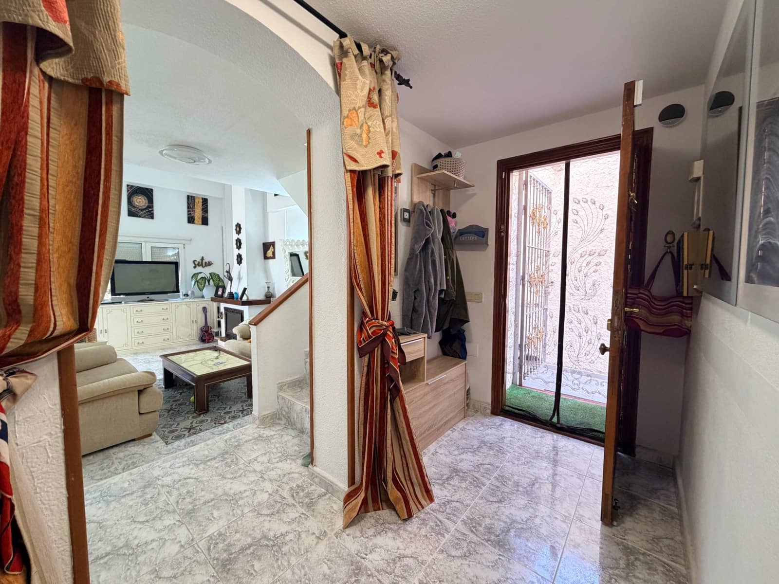 4 bedroom Villa for rent in La Nucia with pool garage - € 1,800 (Ref: 9839505)