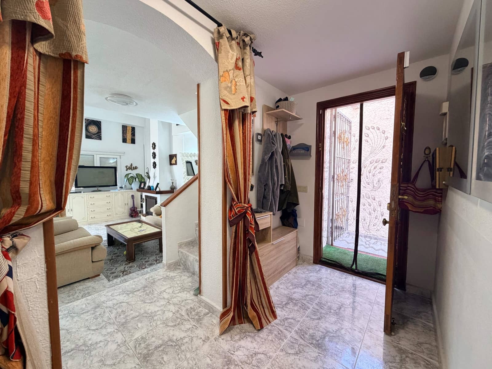 4 bedroom Villa for rent in La Nucia with pool garage - € 1,800 (Ref: 9839505)