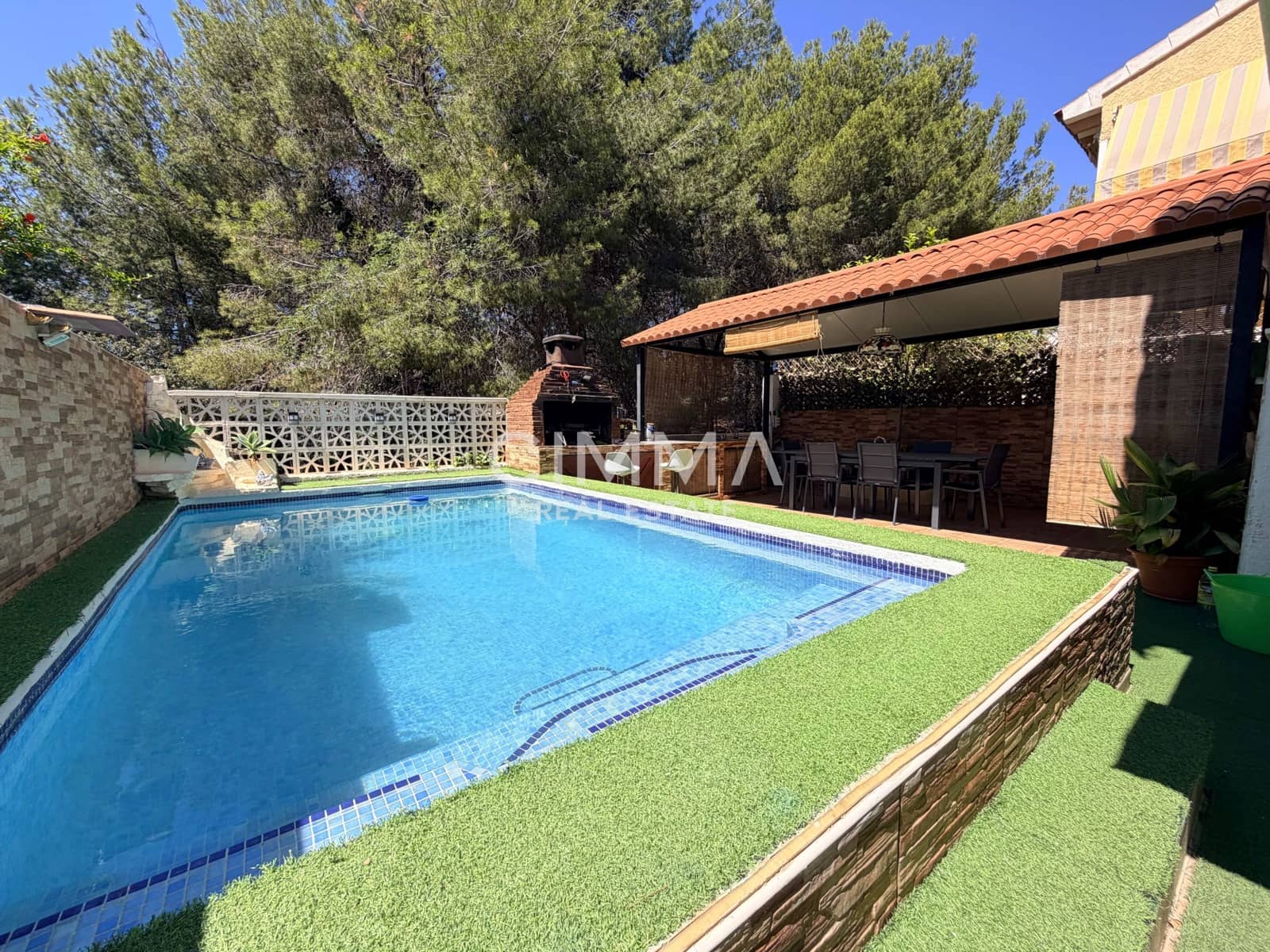 4 bedroom Villa for rent in La Nucia with pool garage - € 1,800 (Ref: 9839505)