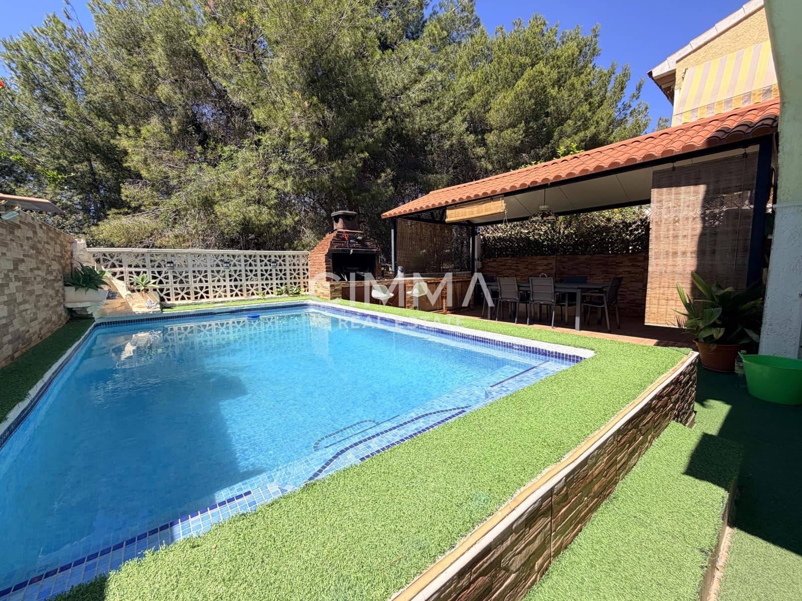 4 bedroom Villa for rent in La Nucia with pool garage - € 1,800 (Ref: 9839505)