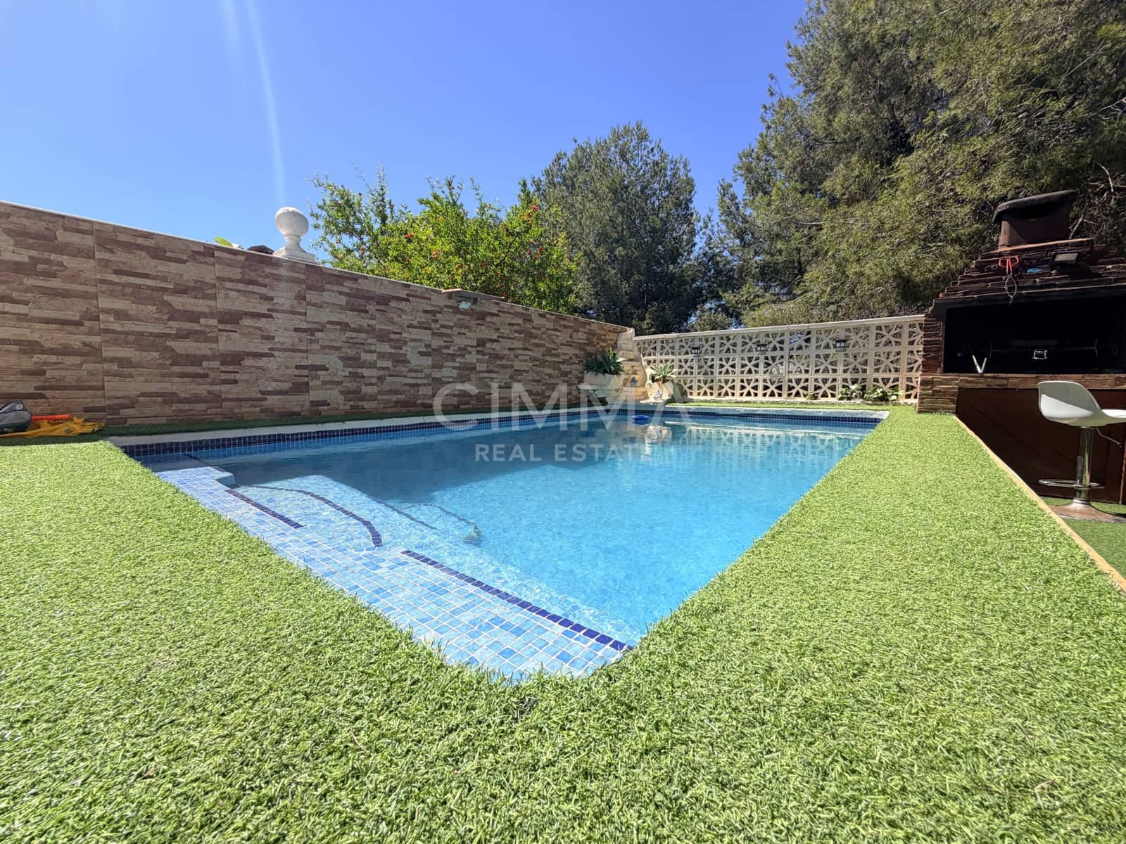 4 bedroom Villa for rent in La Nucia with pool garage - € 1,800 (Ref: 9839505)
