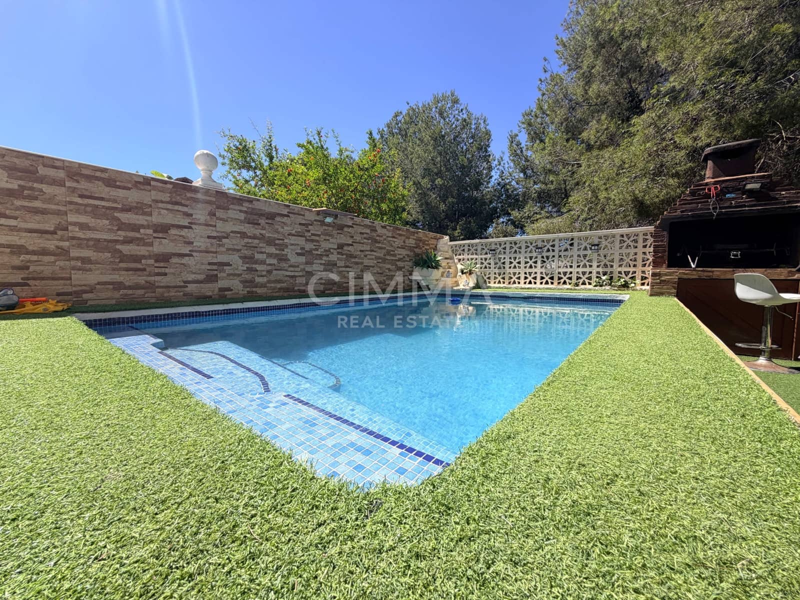 4 bedroom Villa for rent in La Nucia with pool garage - € 1,800 (Ref: 9839505)