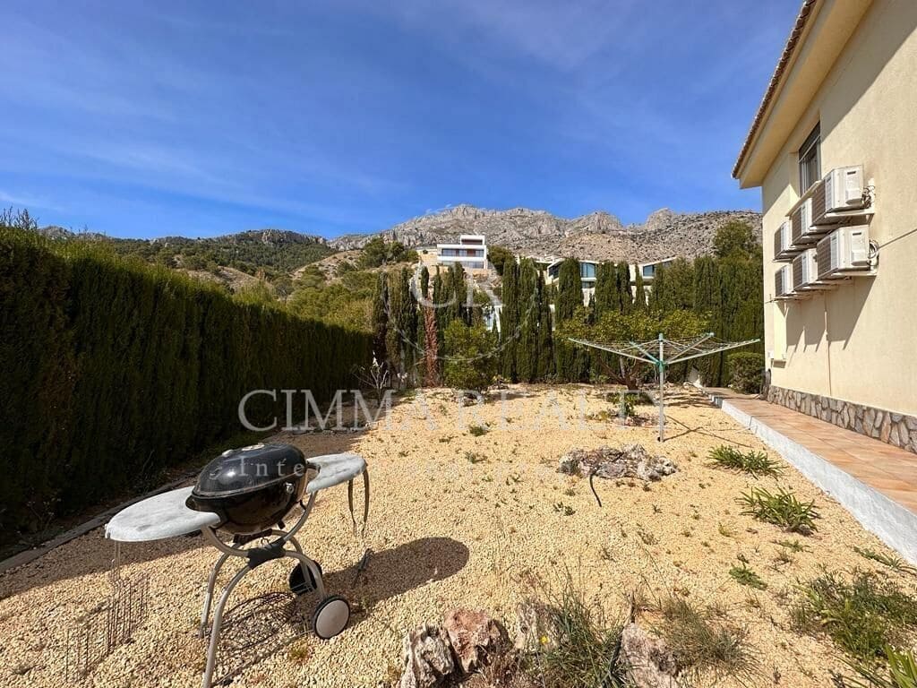 5 bedroom Villa for sale in Altea la Vella with pool garage - € 1,450,000 (Ref: 9851932)