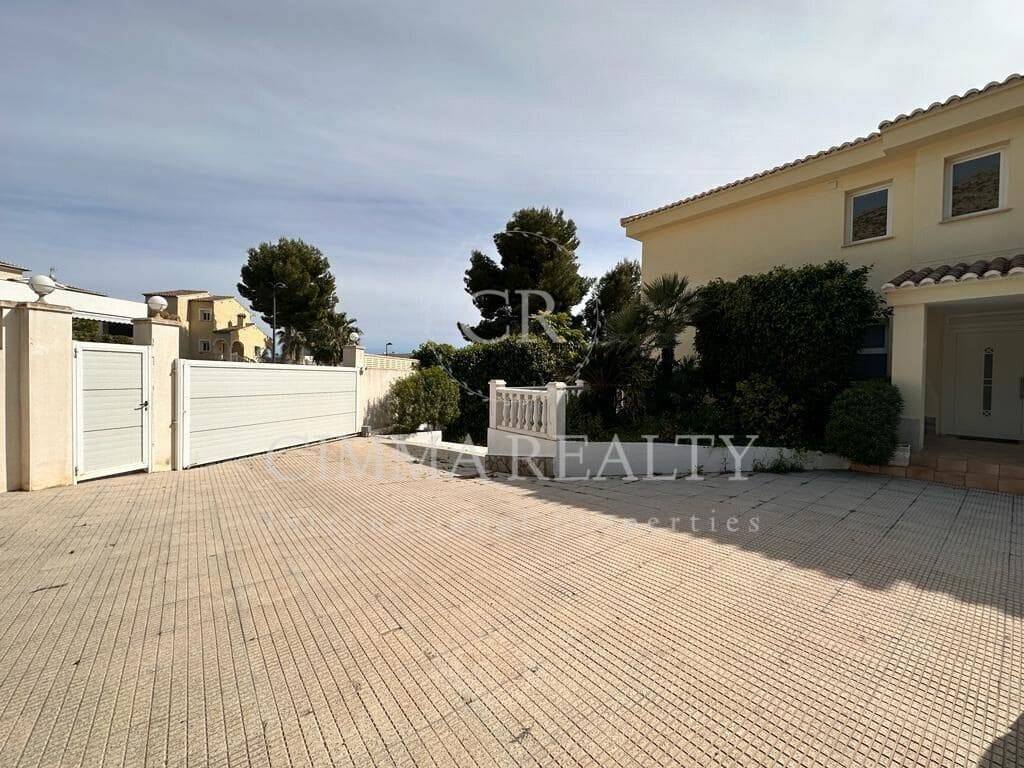 5 bedroom Villa for sale in Altea la Vella with pool garage - € 1,450,000 (Ref: 9851932)