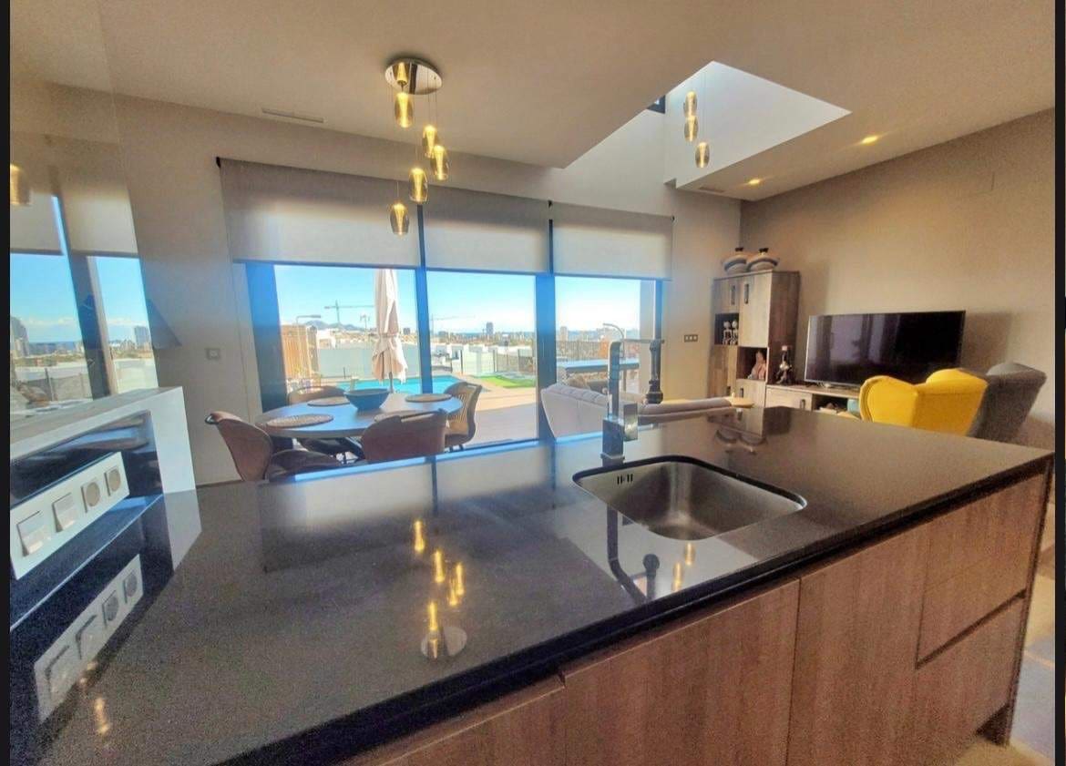 Adosado de 3 habitaciones en Finestrat en venta con piscina garaje - 585.000 € (Ref: 9851935)