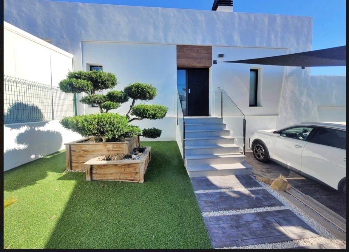 Adosado de 3 habitaciones en Finestrat en venta con piscina garaje - 585.000 € (Ref: 9851935)