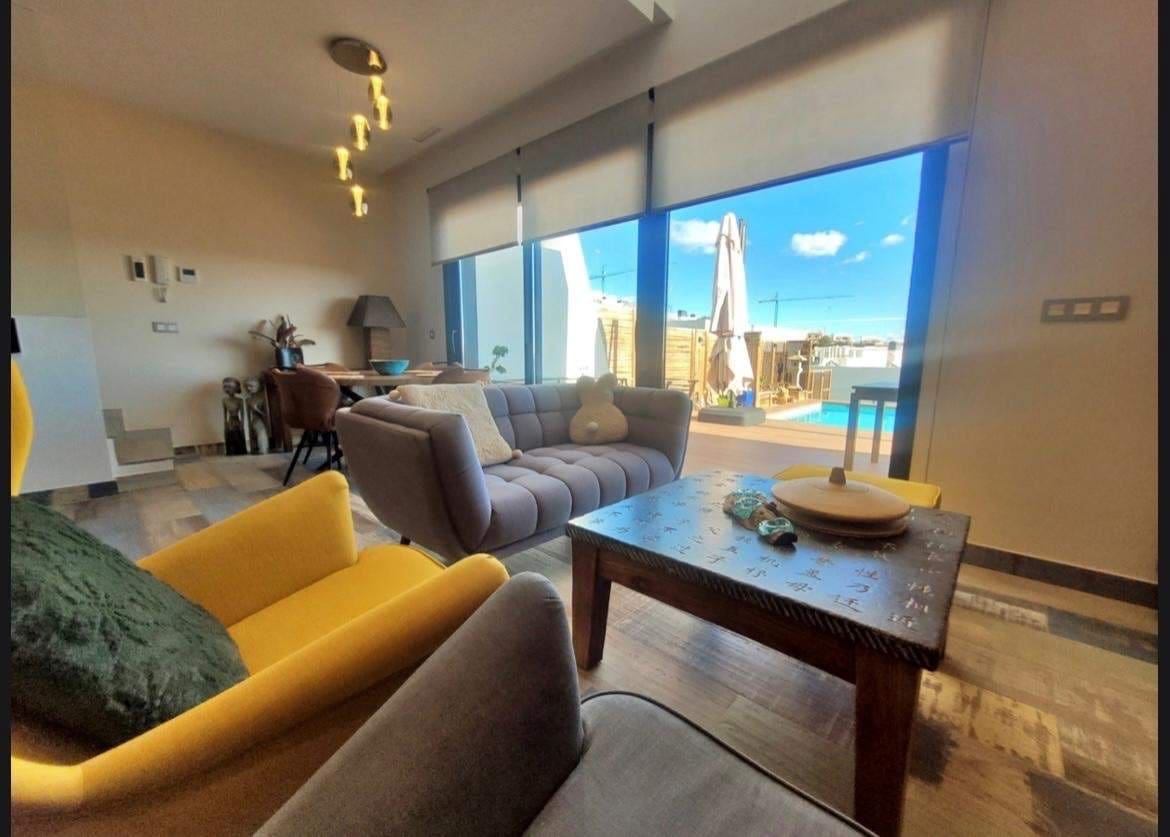 Adosado de 3 habitaciones en Finestrat en venta con piscina garaje - 585.000 € (Ref: 9851935)