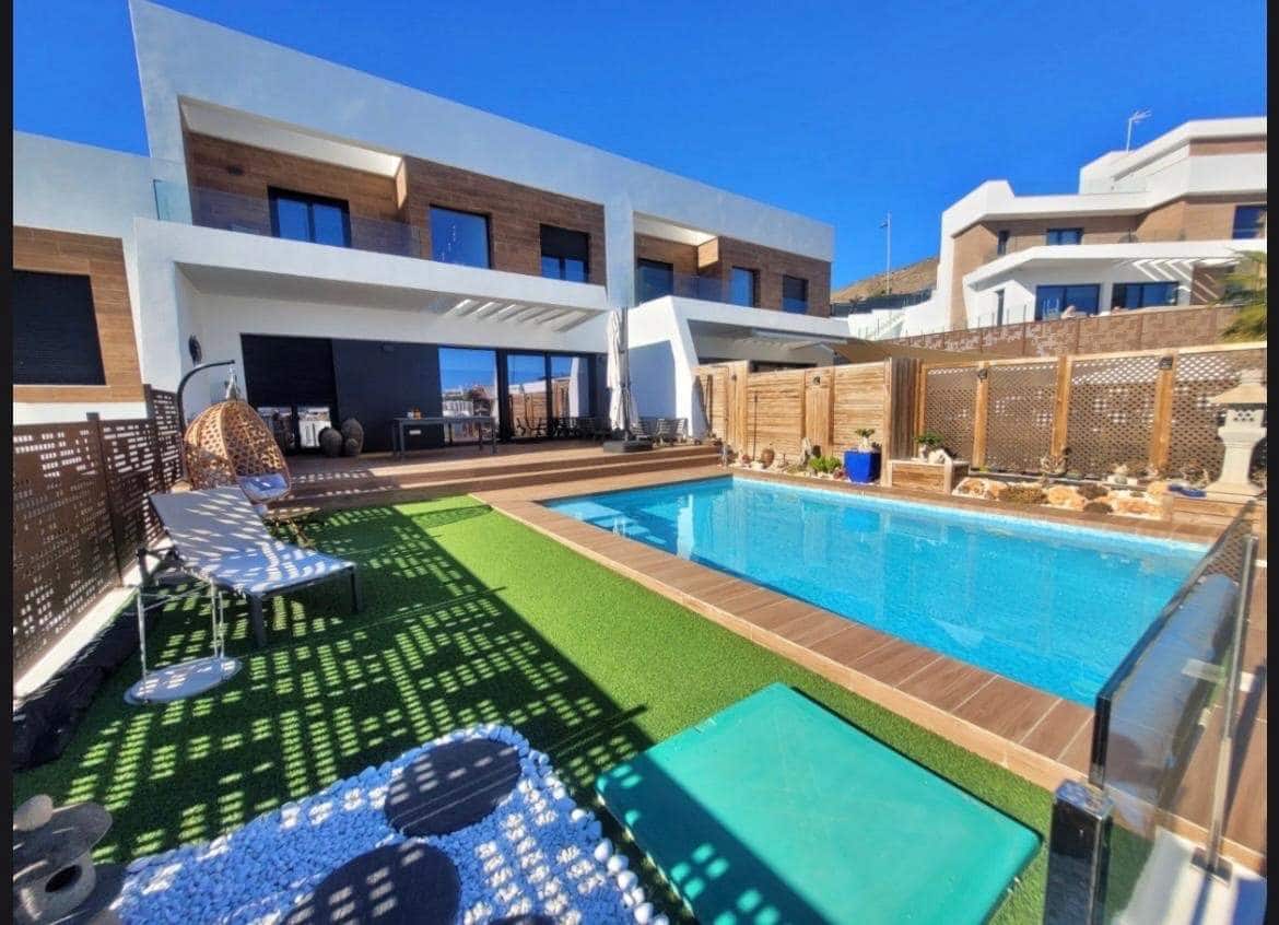 Adosado de 3 habitaciones en Finestrat en venta con piscina garaje - 585.000 € (Ref: 9851935)
