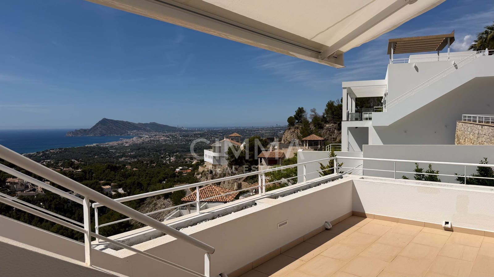 3 bedroom Villa for sale in Altea with pool garage - € 1,295,000 (Ref: 9851936)